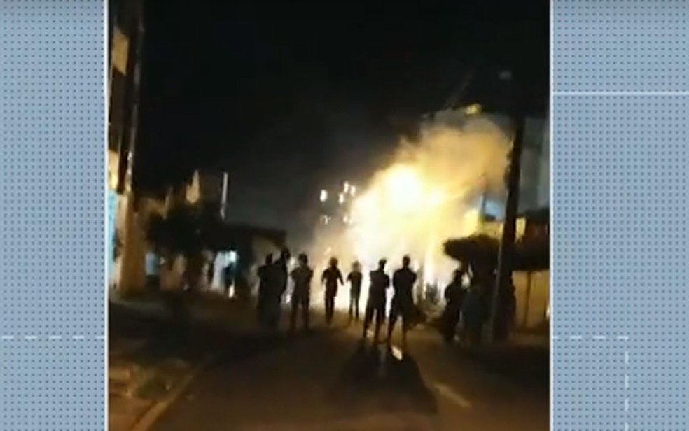 Contrária a pedidos, 'guerra de espadas' ocorre em Cachoeira e Senhor do Bonfim Bahia Notícias Contrária a pedidos, 'guerra de espadas' ocorre em Cachoeira e Senhor do Bonfim Bahia Notícias